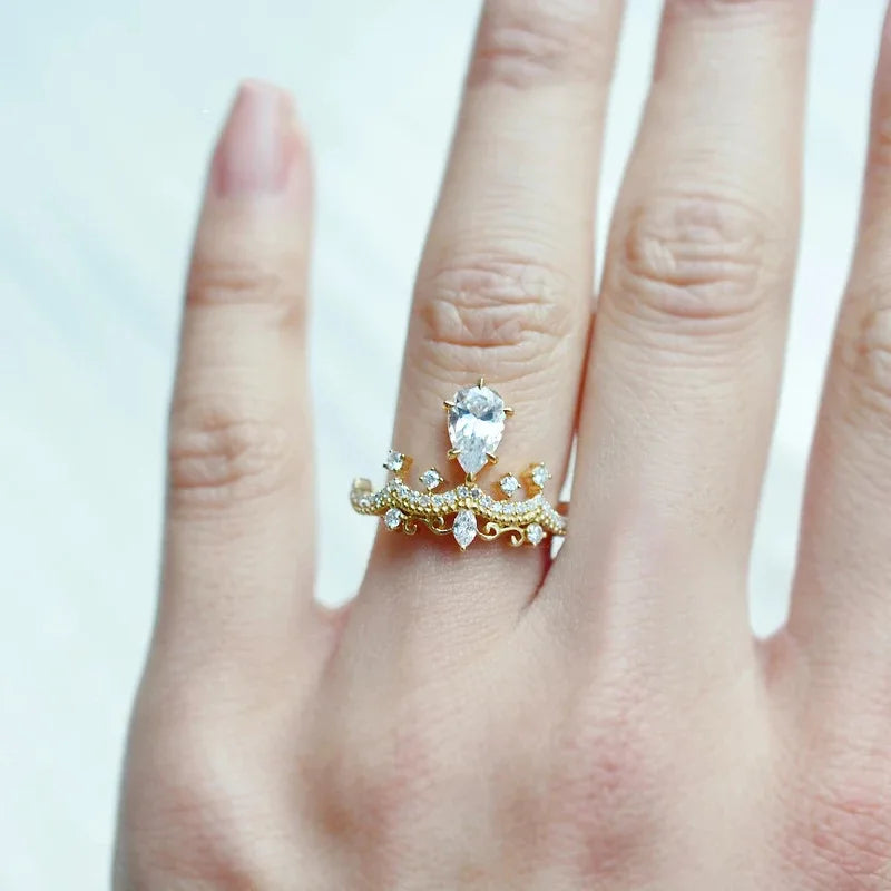 Huitan Luxury Crown Wedding Ring for Women Inlaid AAA Cubic Zirconia Gold Color Band Ring Ceremony Party 2021 Fashion Jewelry KARO