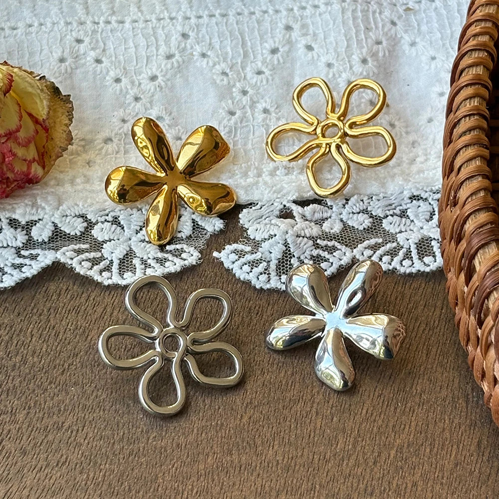 Avela Stud Earrings KARO