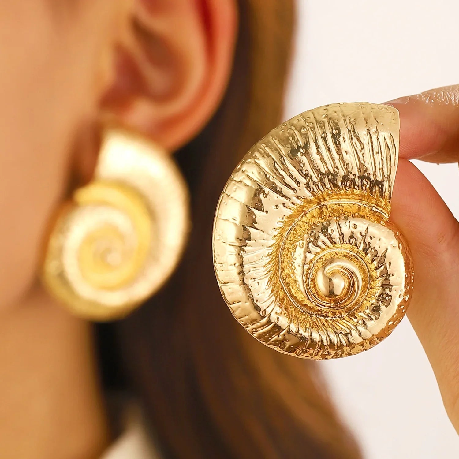 Coris Shell Stud Earrings KARO