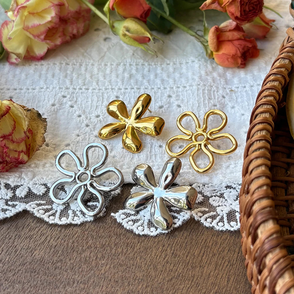 Avela Stud Earrings KARO