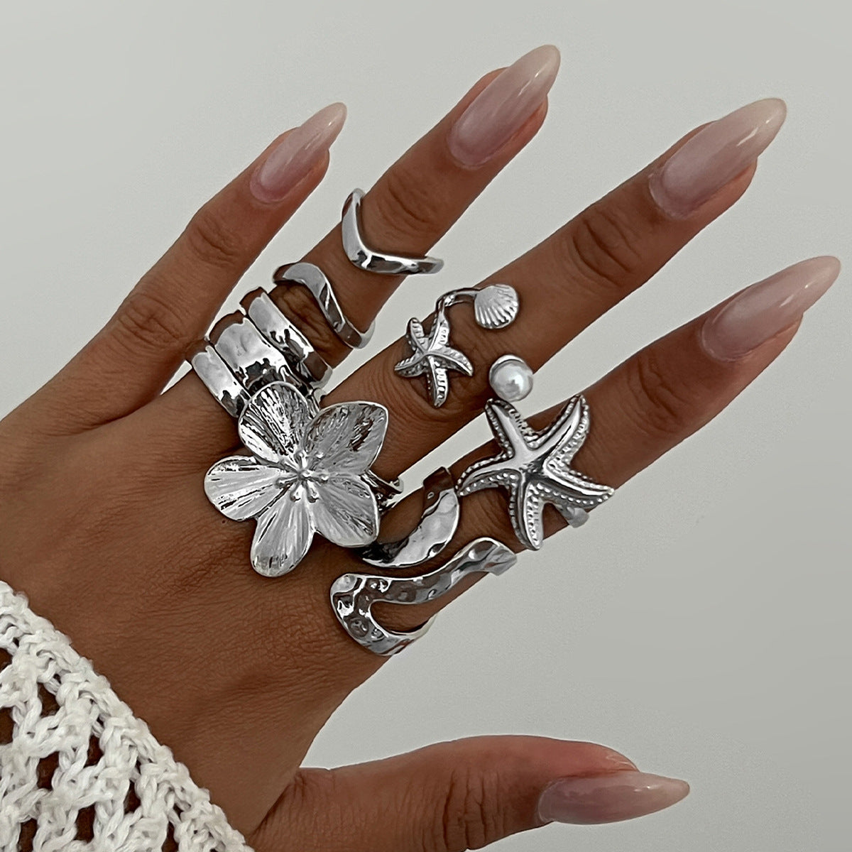 The ocean-style starfish fan shell ring has an irregular design and is a sunflower-shaped ring Hypersku