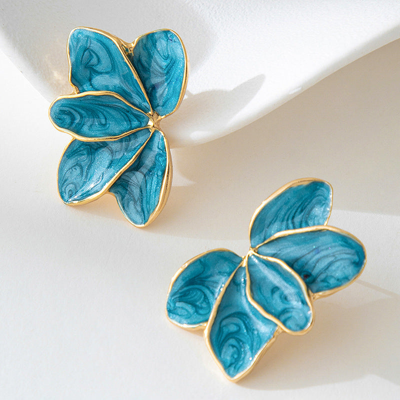 The autumn and winter Hong Kong-style maple leaf oil-dripping flower earrings have a design sense that belongs to the style of petal earrings Hypersku