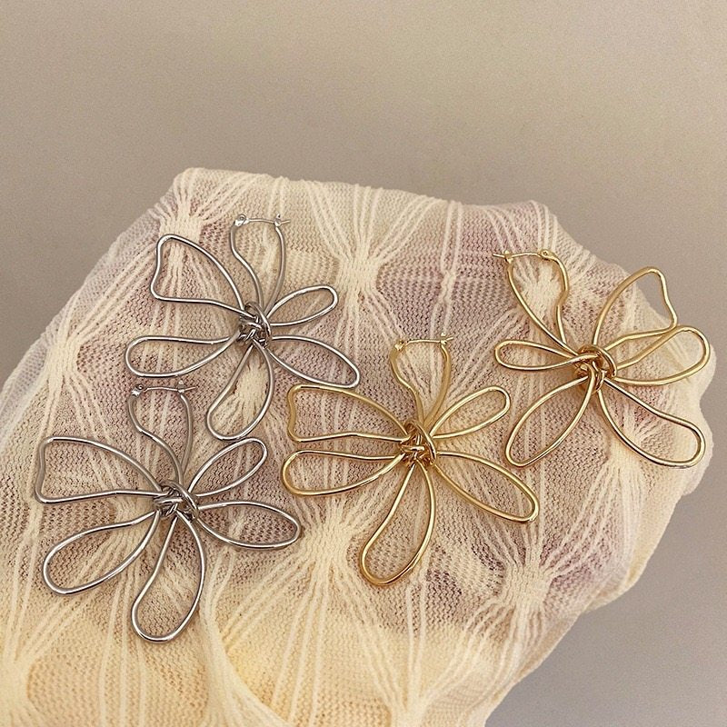 Minimalist line flower earrings design, elegant ear rings, sweet and fashionable earrings Hypersku