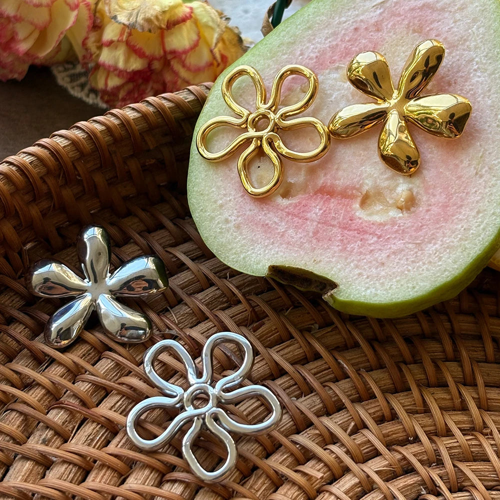 Avela Stud Earrings KARO