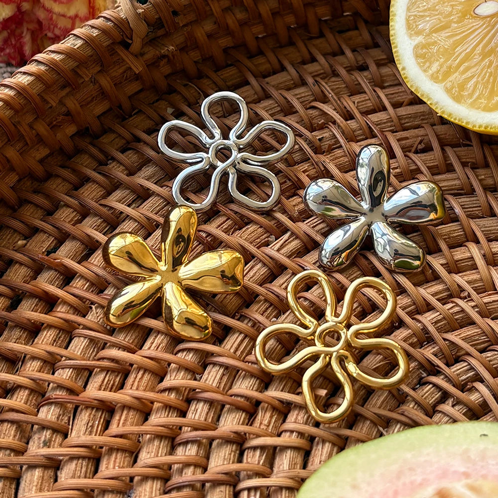 Avela Stud Earrings KARO