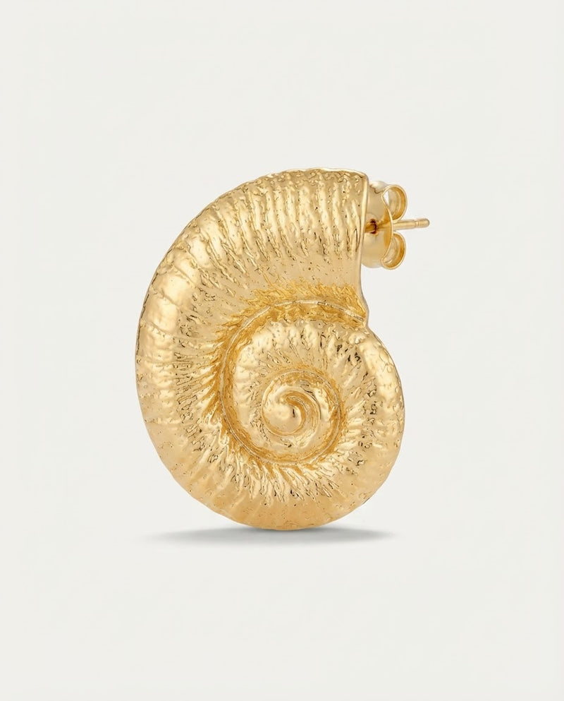 Coris Shell Stud Earrings